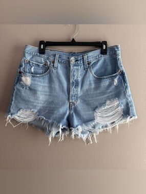 Levi's 501 Distressed Light Wash Denim Jean Shorts Womens 31 Summer Casual